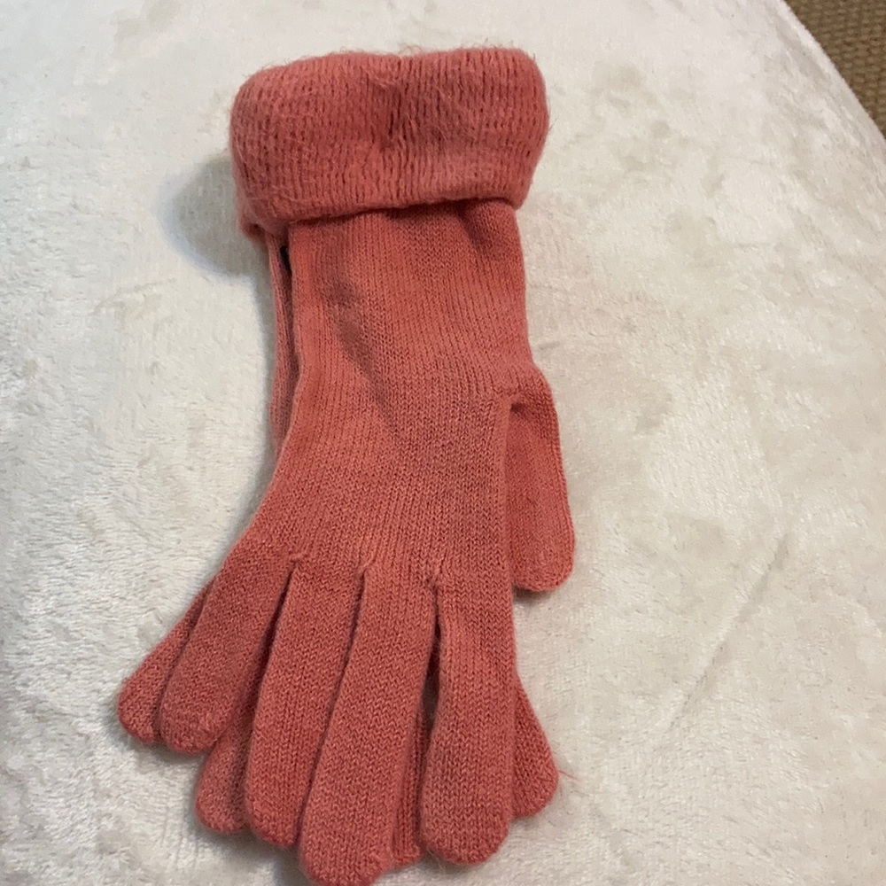 4/$20 bundle and save 💕GLOVES.